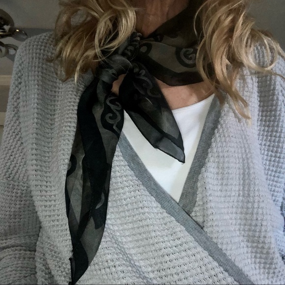 Beautiful large square multi-patterned printed chiffon scarf - Picture 7 of 14